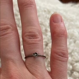 A delicate pansy blossom in sterling silver and diamond. Sz 4